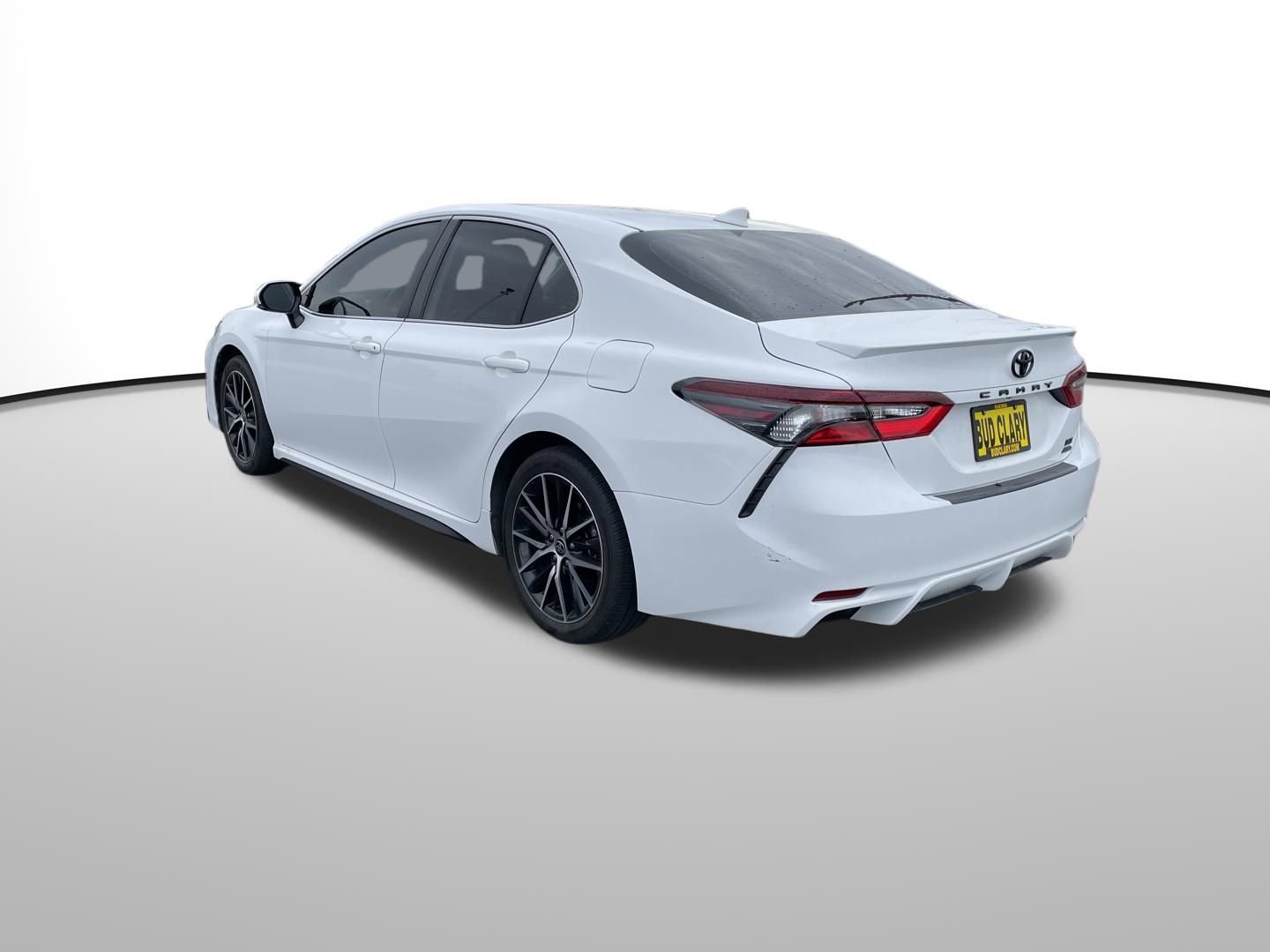 Certified 2022 Toyota Camry SE image 6