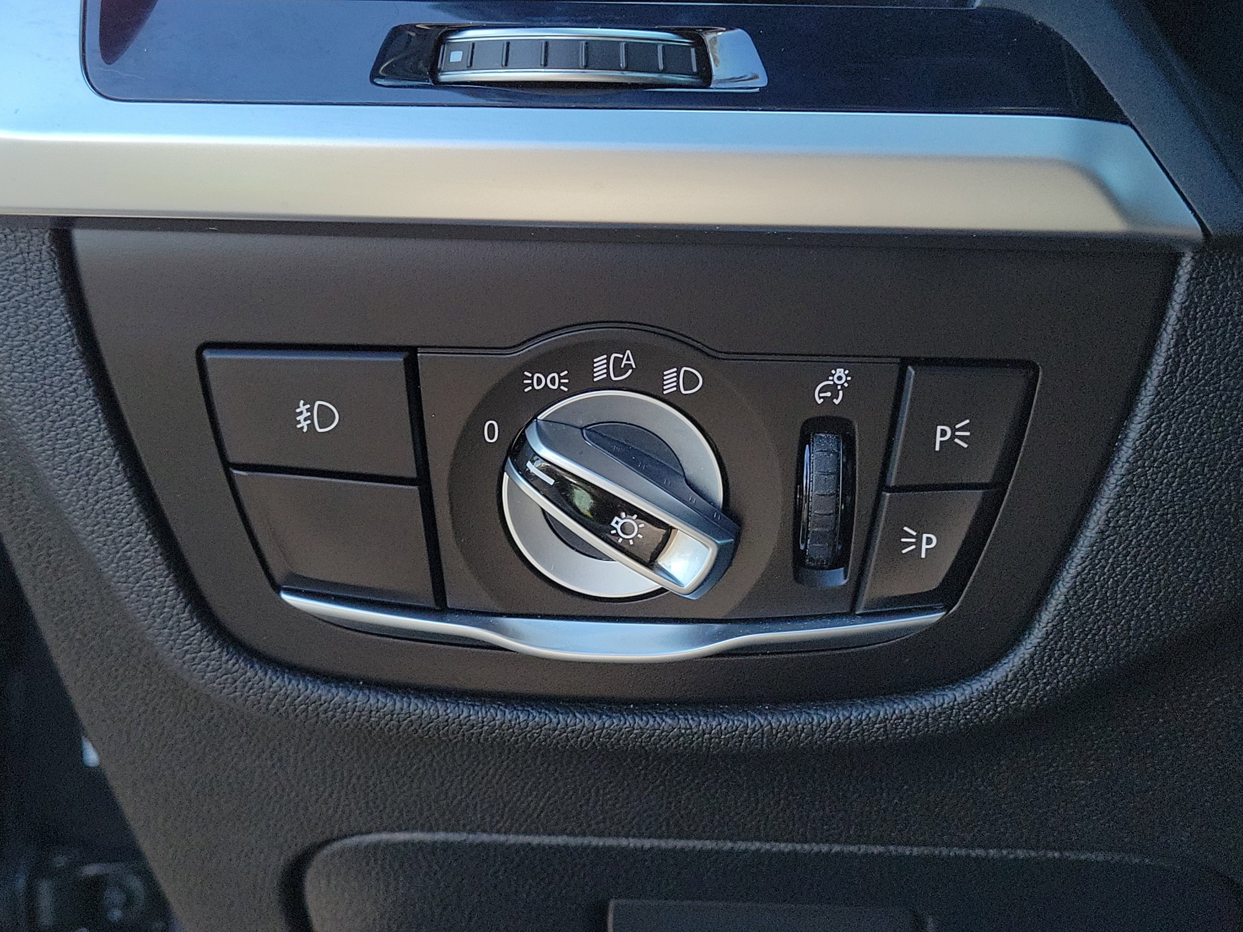 Used 2020 BMW X4 xDrive30i w/ Convenience Package image 32