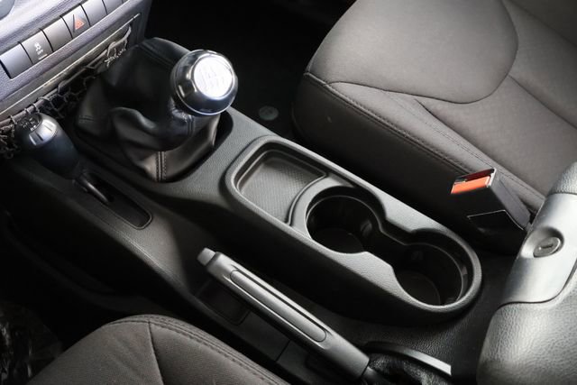 Used 2015 Jeep Wrangler Sport image 23