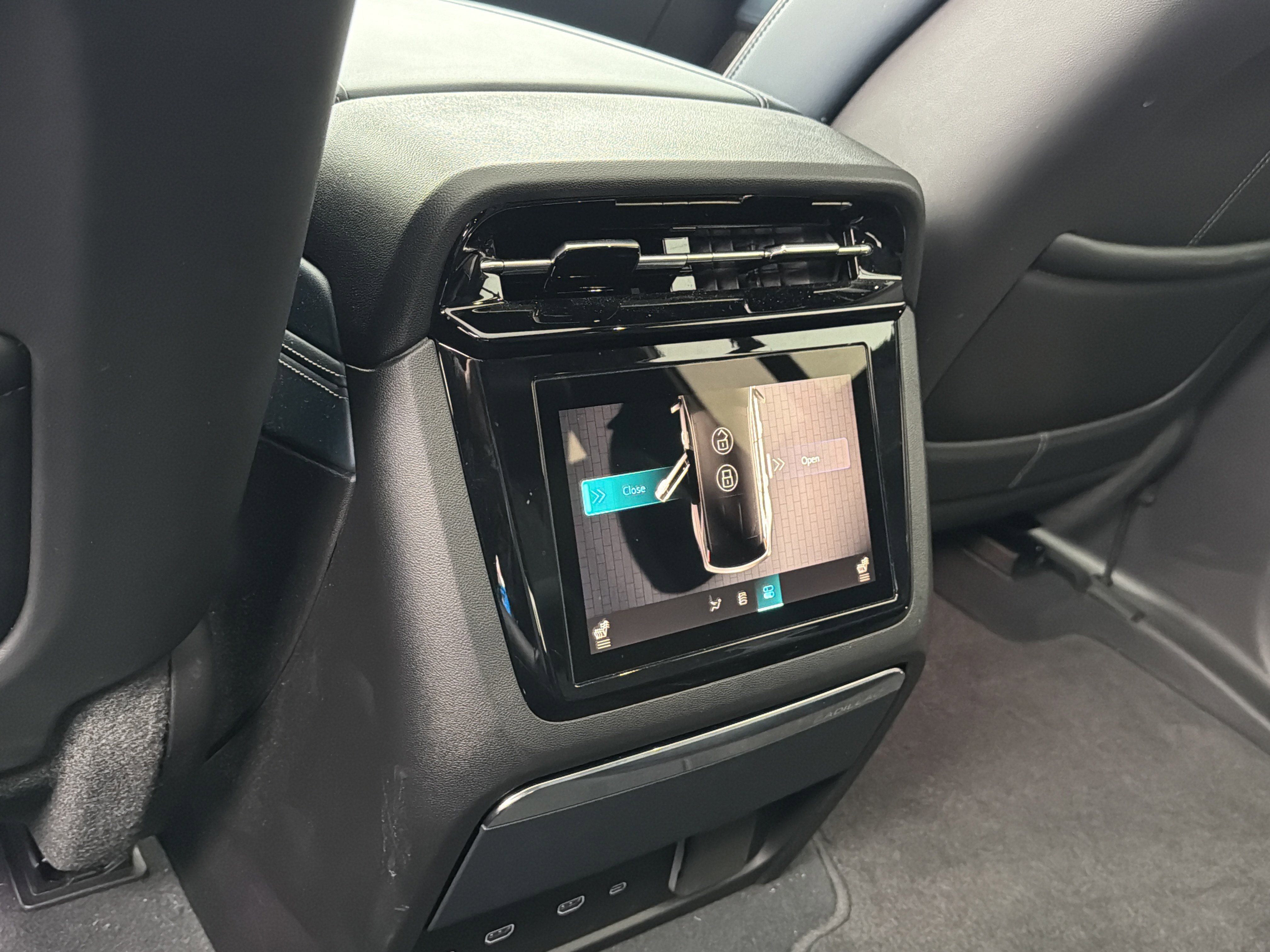 Used 2025 Cadillac Escalade IQ Sport 2 w/ LPO, ONYX Package image 13