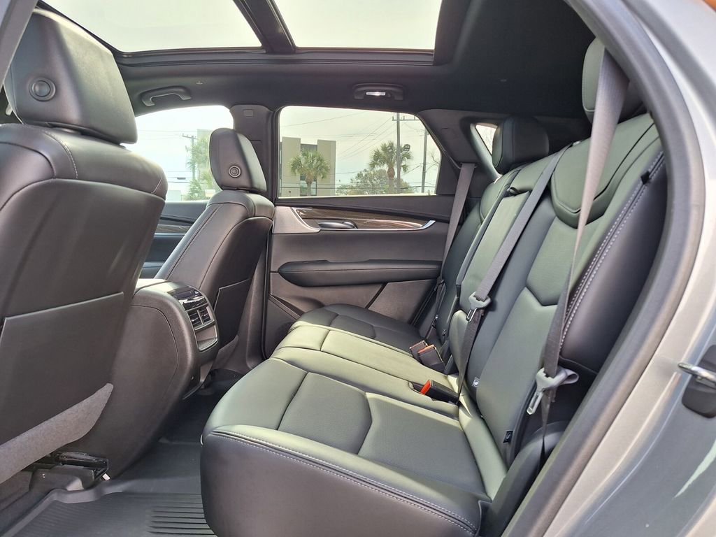 Used 2023 Cadillac XT5 Sportv w/ Technology Package image 11