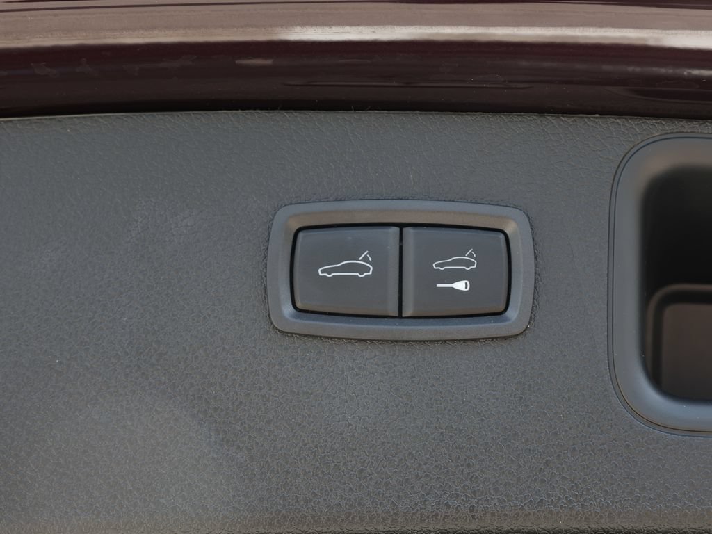 Used 2025 Porsche Macan Turbo AWD/4WD image 8