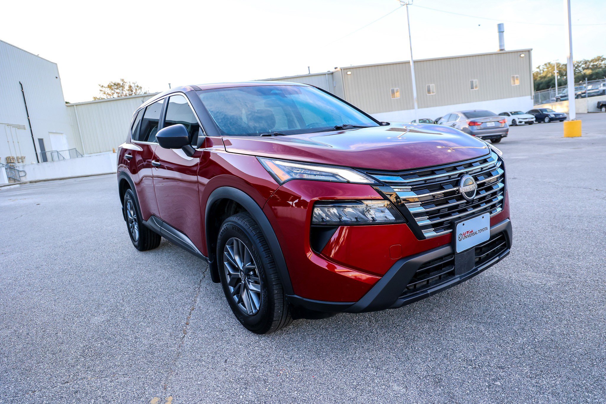 Used 2025 Nissan Rogue S AWD/4WD image 5