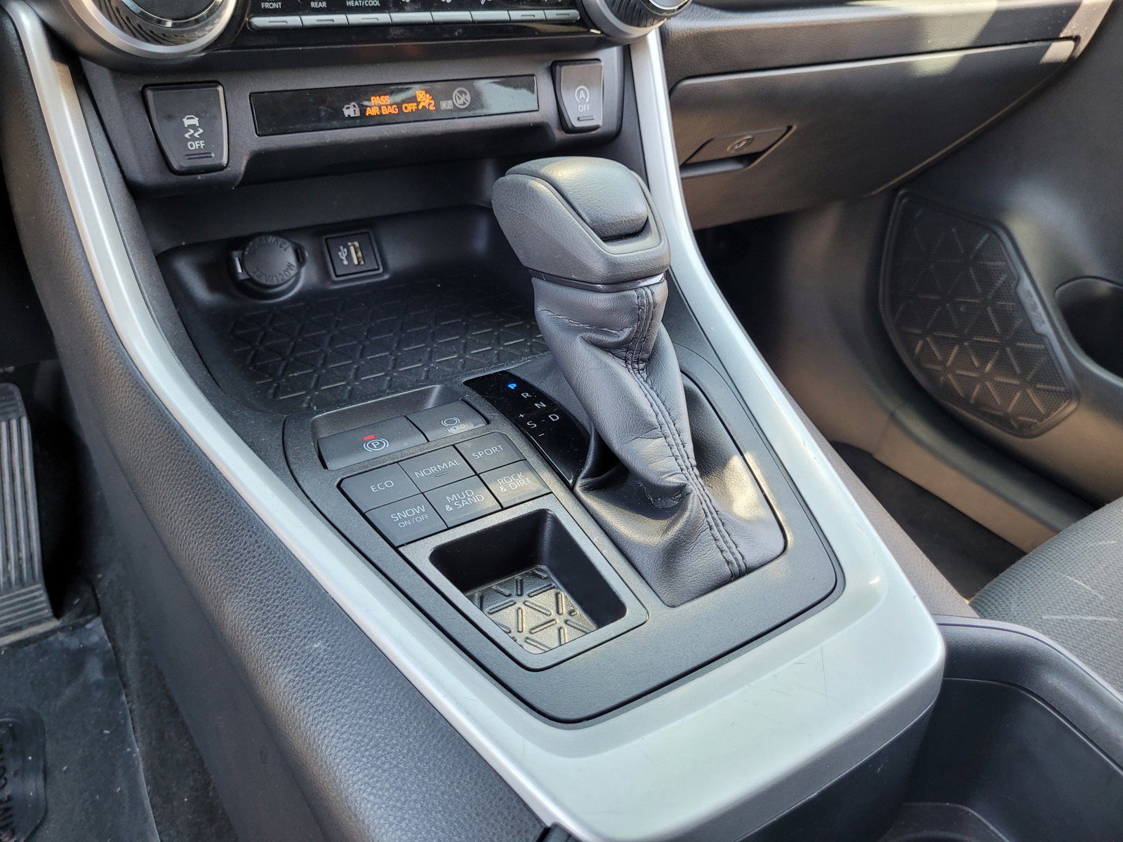 Used 2025 Toyota RAV4 XLE AWD/4WD image 21