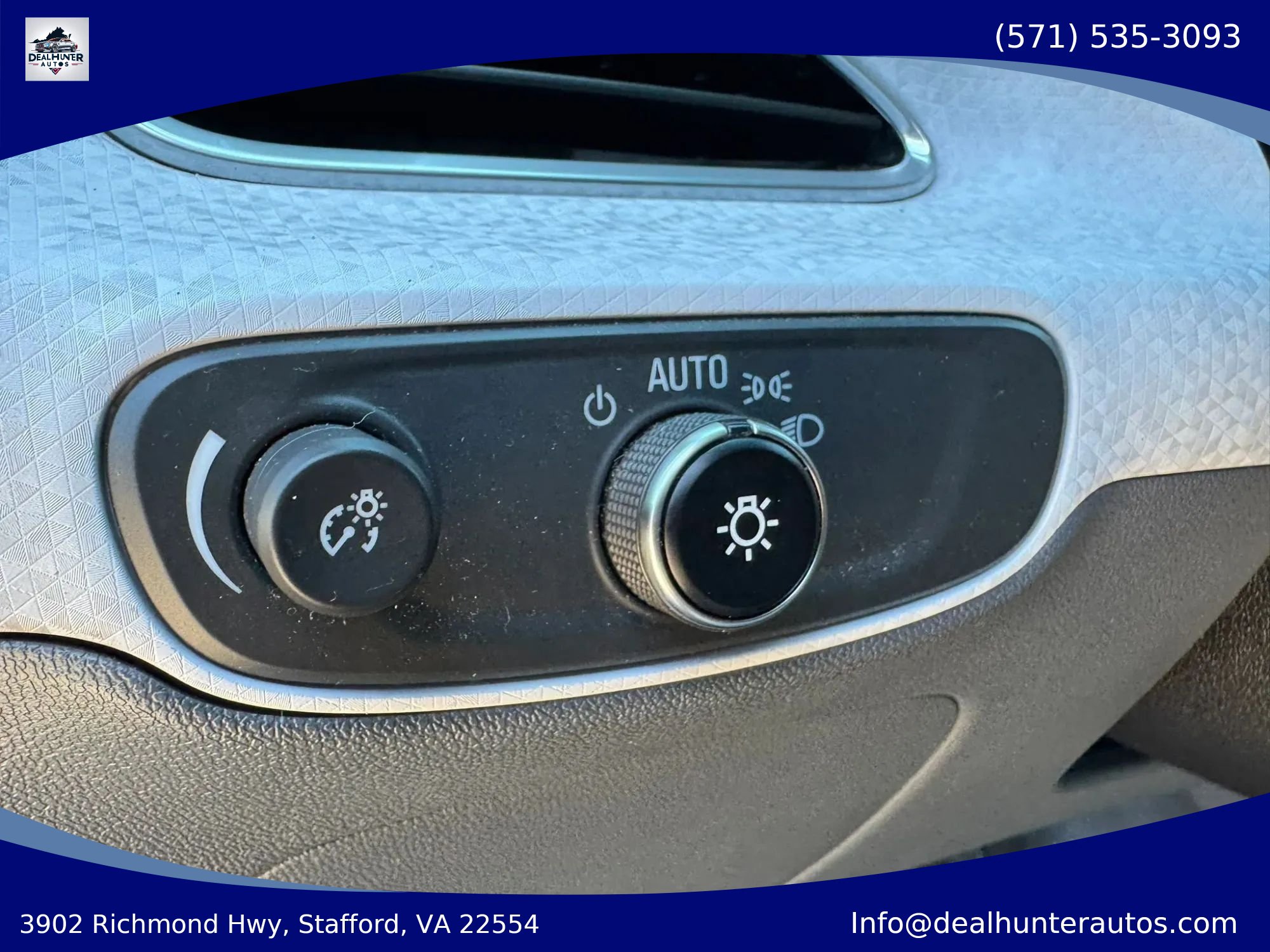 Used 2017 Chevrolet Bolt Premier w/ Driver Confidence II Package FWD image 21