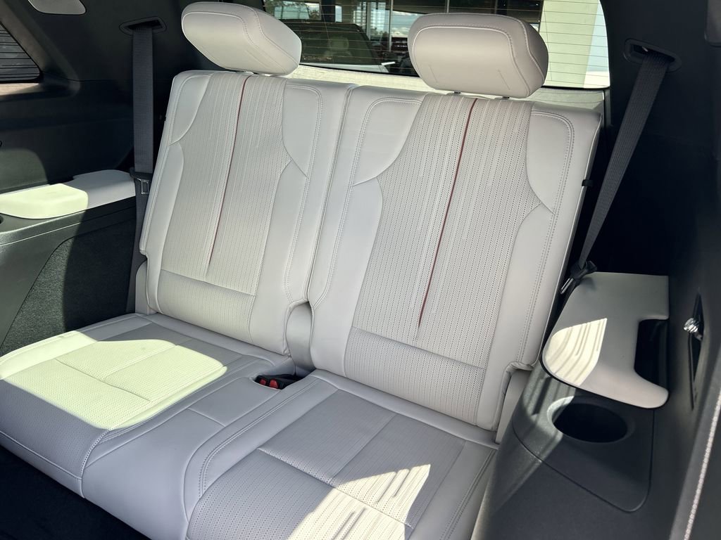 New 2026 Cadillac Vistiq Luxury image 18