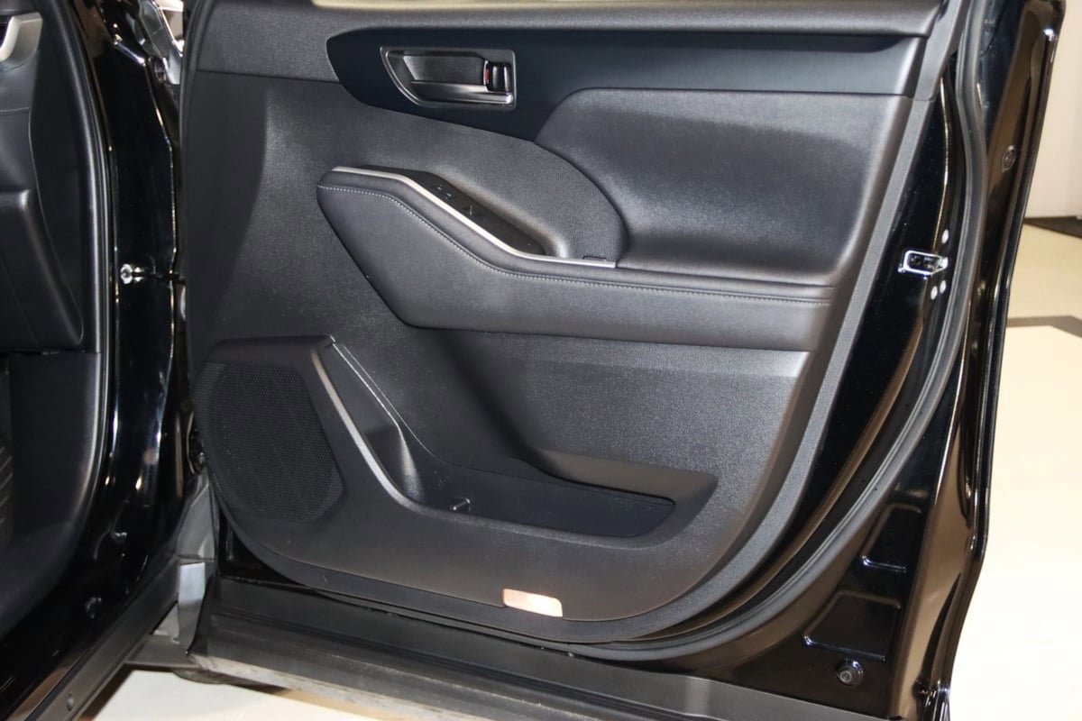 Used 2023 Toyota Highlander L image 51
