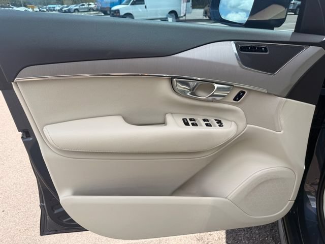 Used 2022 Volvo XC90 T5 Momentum w/ Protection Package Premier FWD image 5