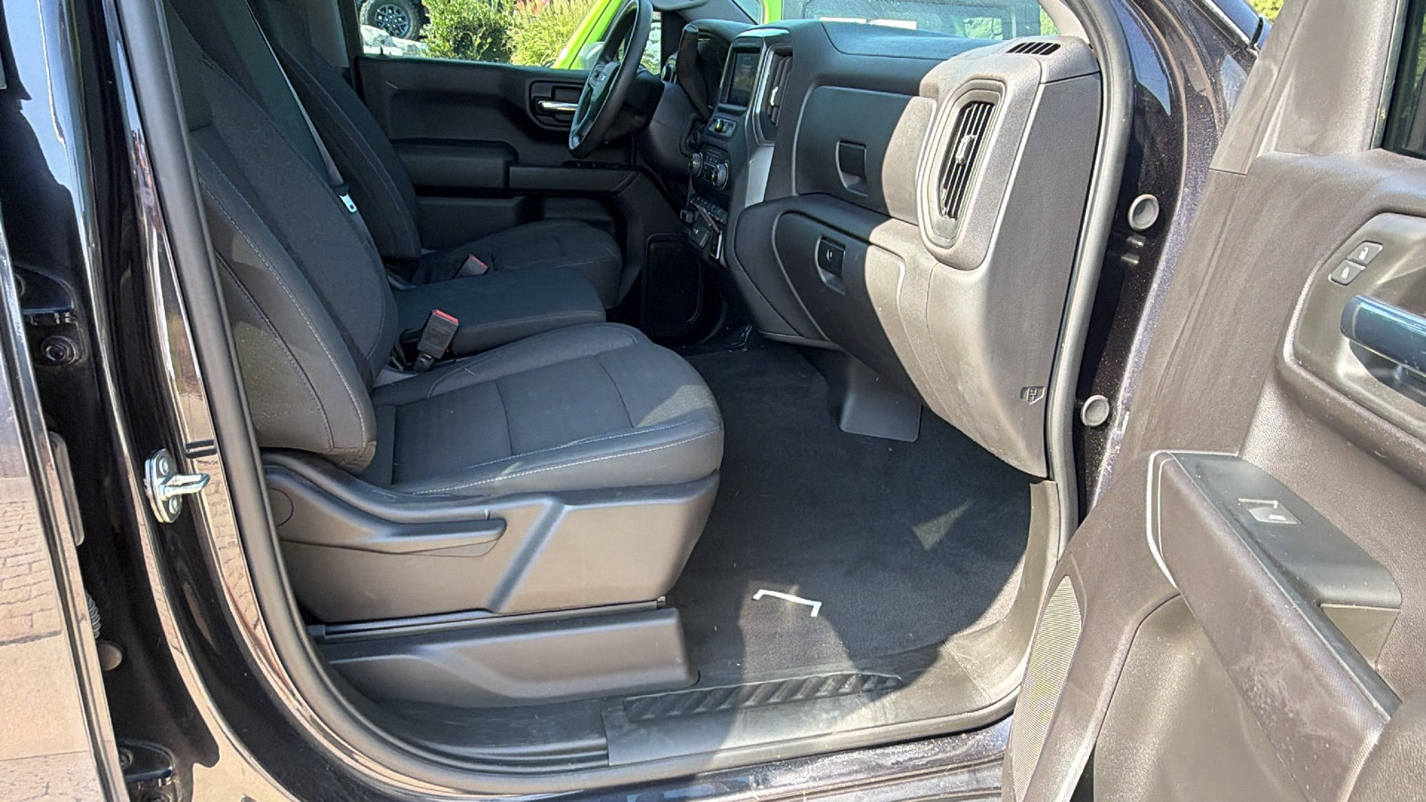 Used 2024 Chevrolet Silverado 1500 Custom Trail Boss w/ LPO, Dark Essentials Package AWD/4WD image 19