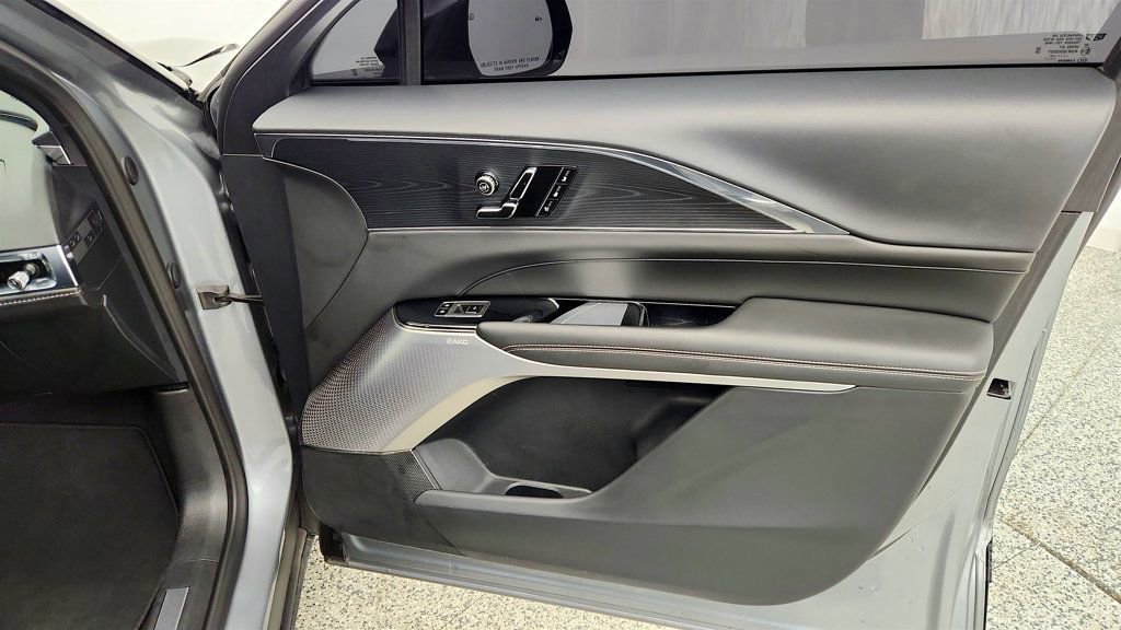 Used 2024 Cadillac Lyriq Luxury image 27