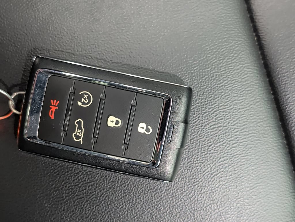Used 2023 Jeep Grand Cherokee Limited AWD/4WD image 32