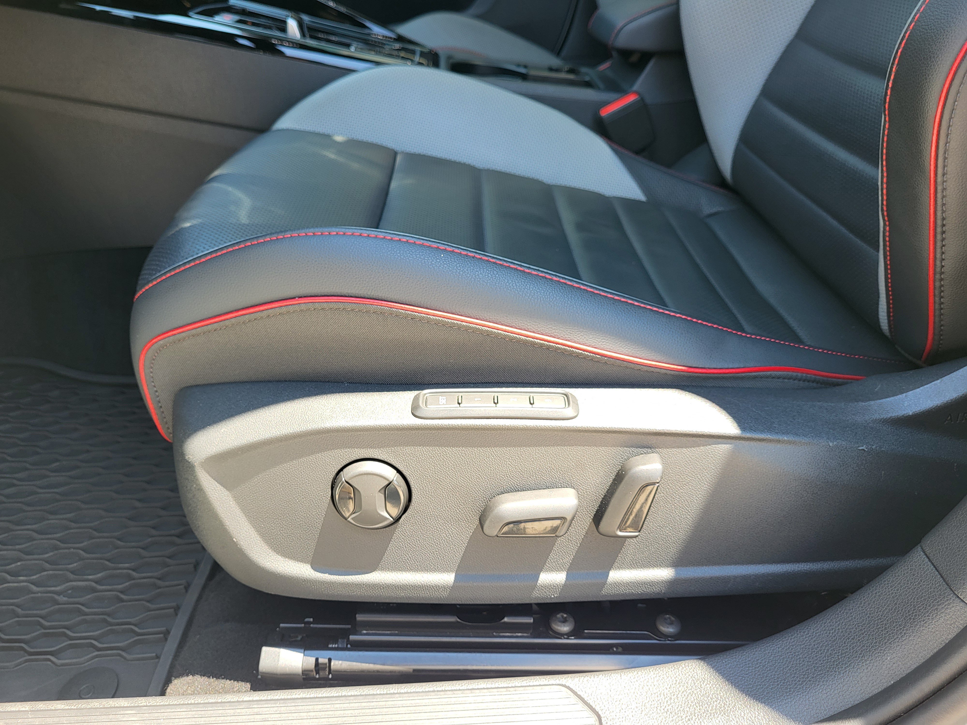 Used 2023 Volkswagen GTI SE w/ SE Leather Package FWD image 21