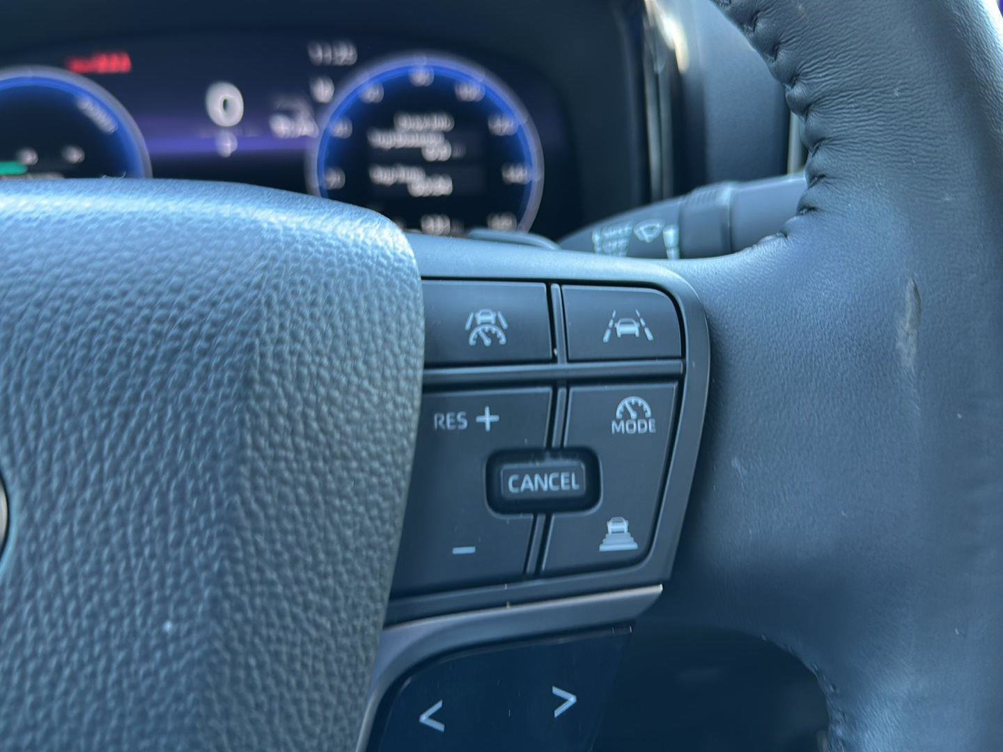 Used 2025 Toyota Camry XSE FWD image 30