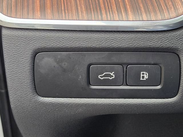 Used 2024 Volvo XC60 T8 Plus image 27