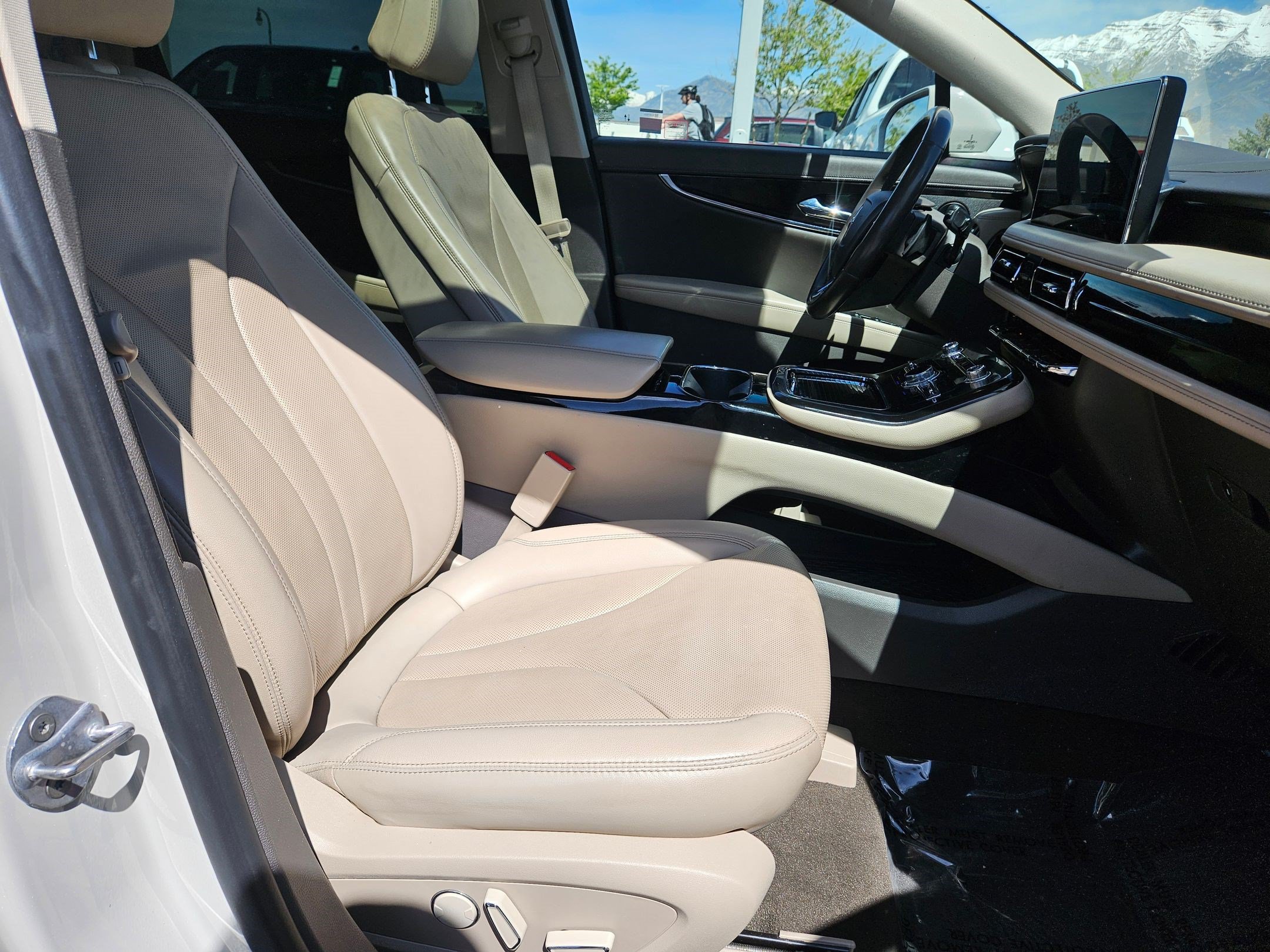 Used 2022 Lincoln Nautilus Reserve w/ Equipment Group 201A AWD/4WD image 32