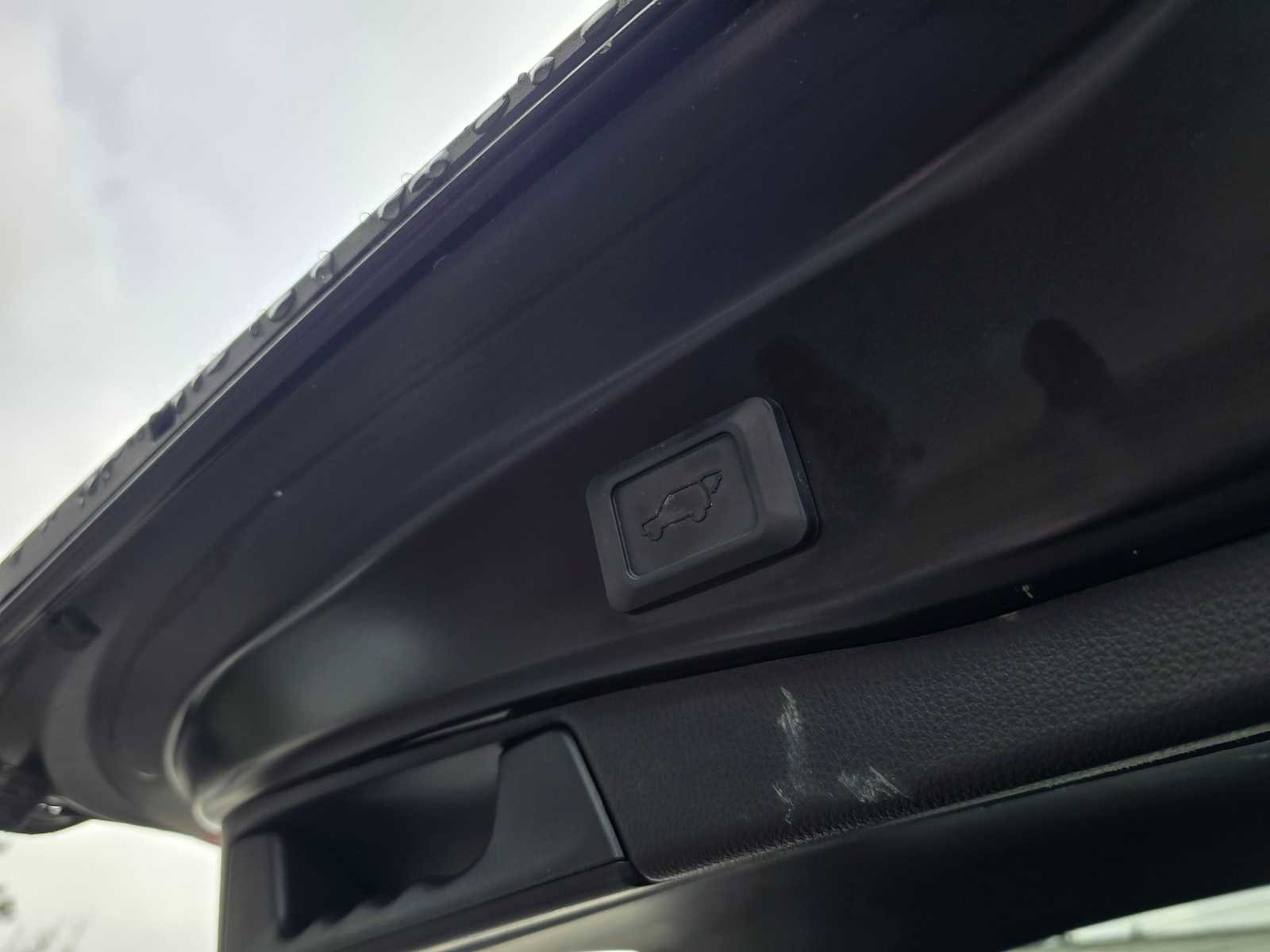 Used 2020 Toyota RAV4 Limited image 18