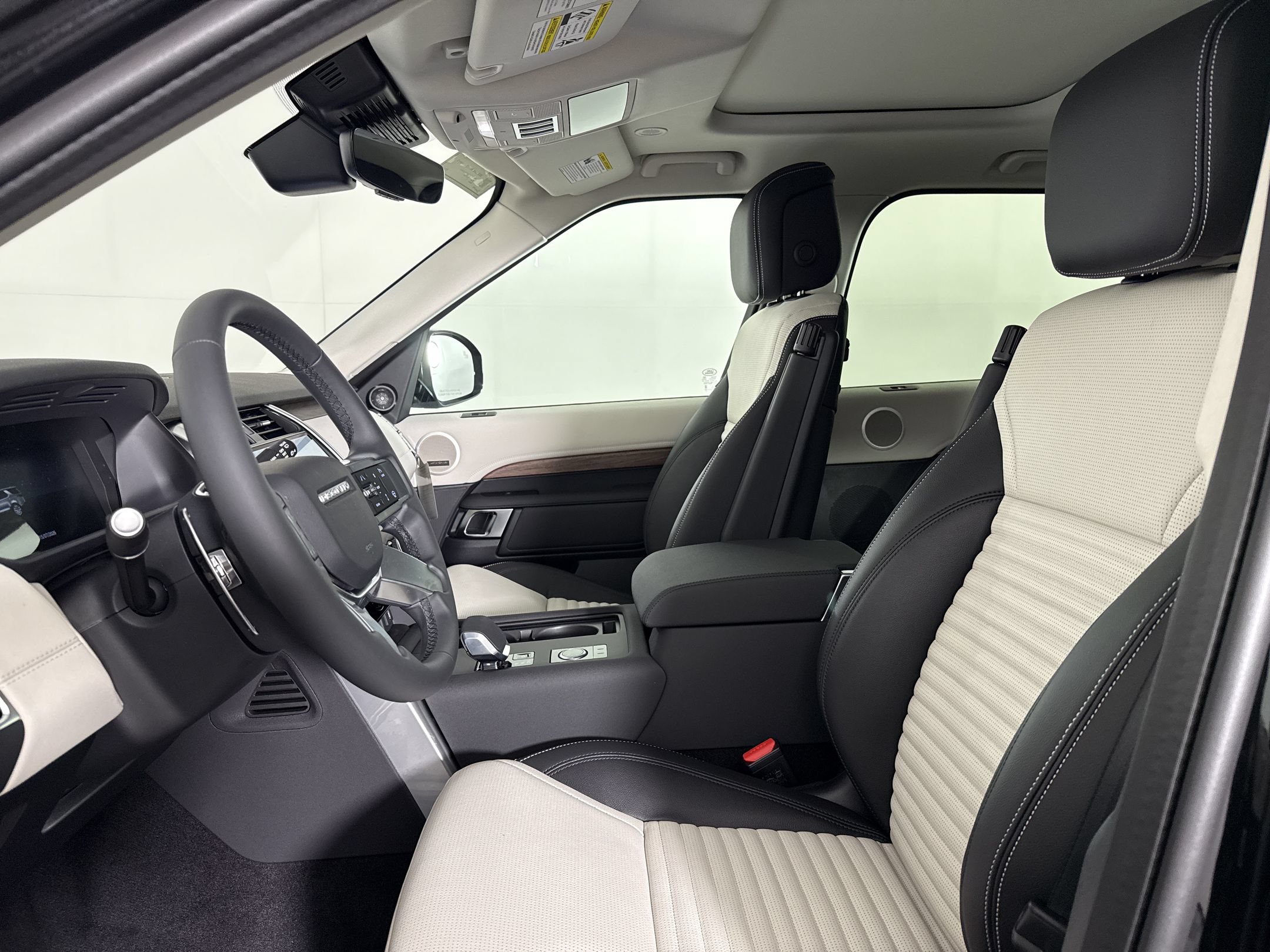 New 2026 Land Rover Discovery S AWD/4WD image 5
