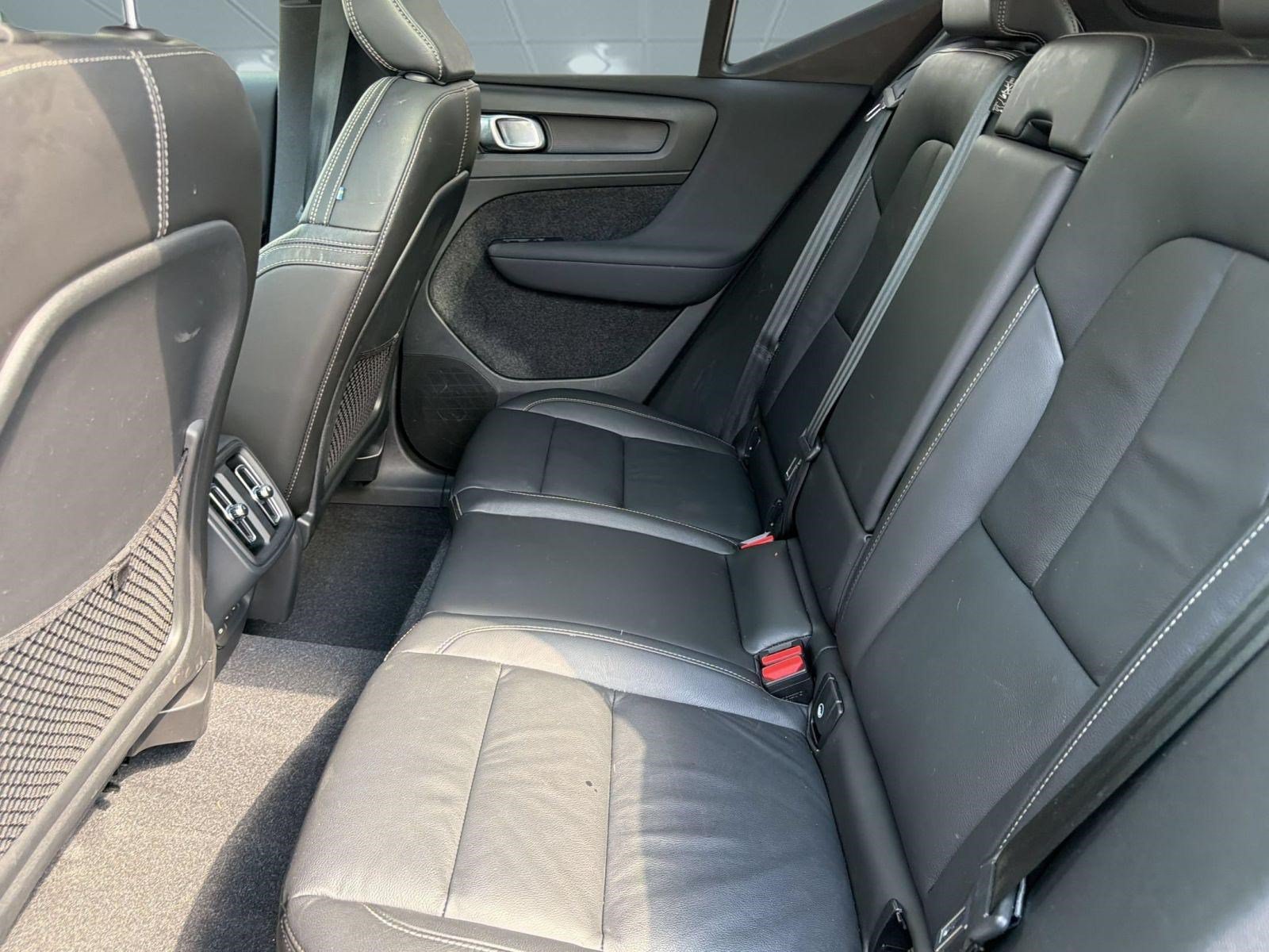 Certified 2023 Volvo XC40 B5 Plus w/ Protection Package Premier AWD/4WD image 23