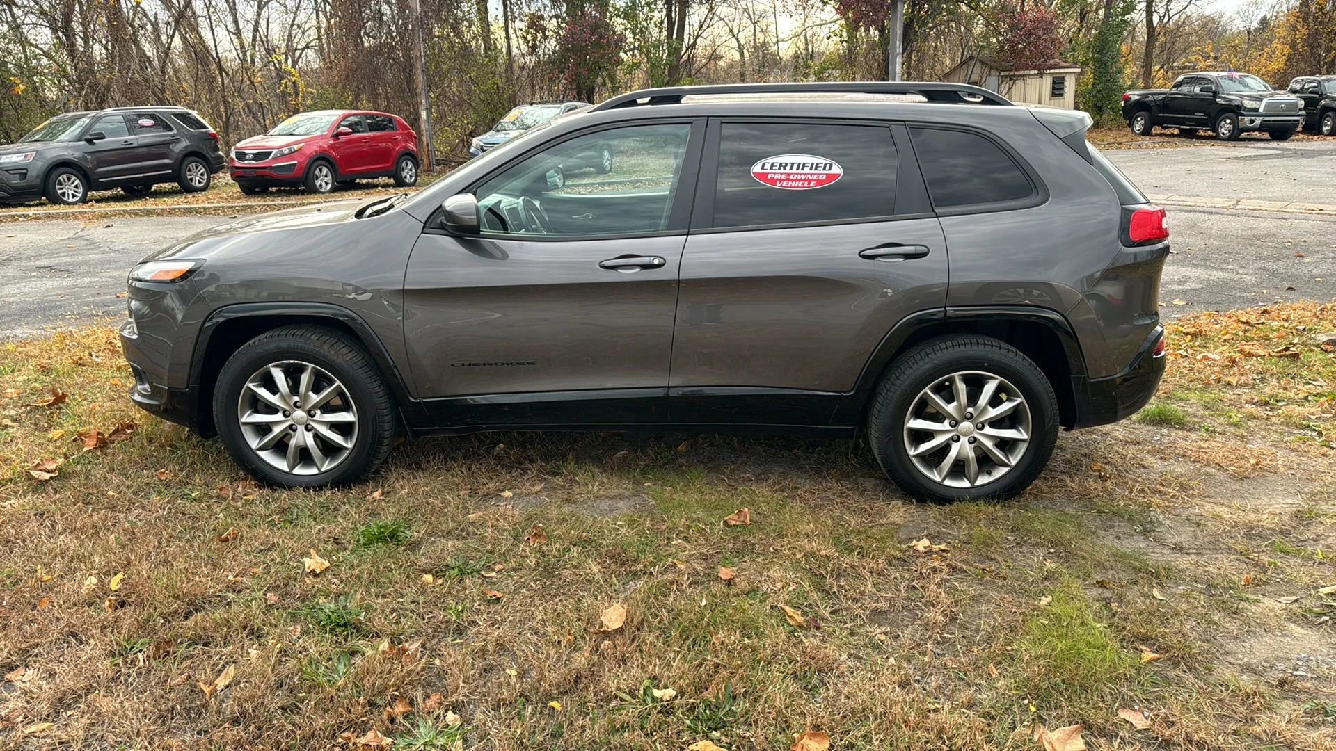 Used 2018 Jeep Cherokee Latitude AWD/4WD image 10