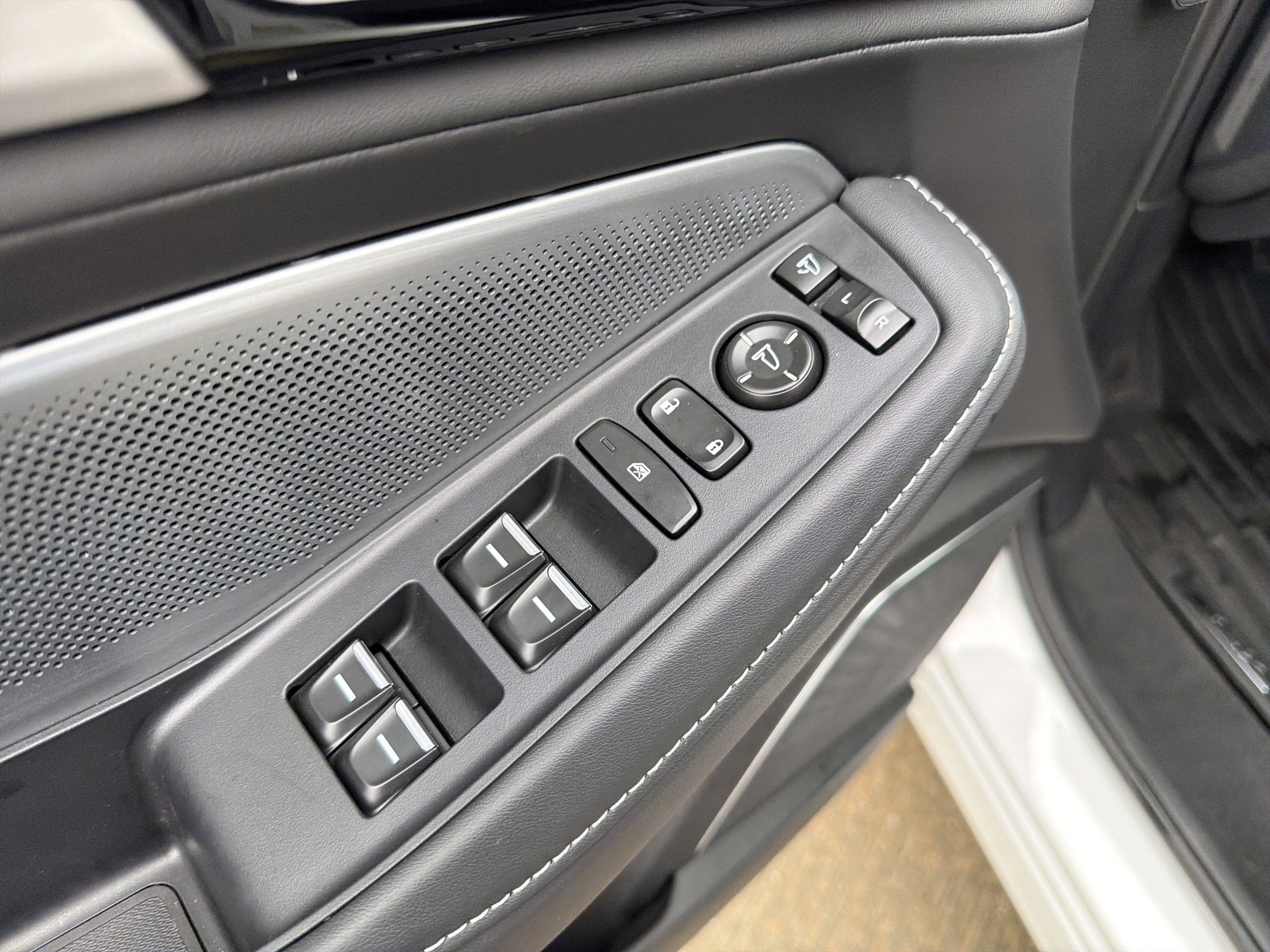 Certified 2026 Acura MDX w/Technology Package image 15