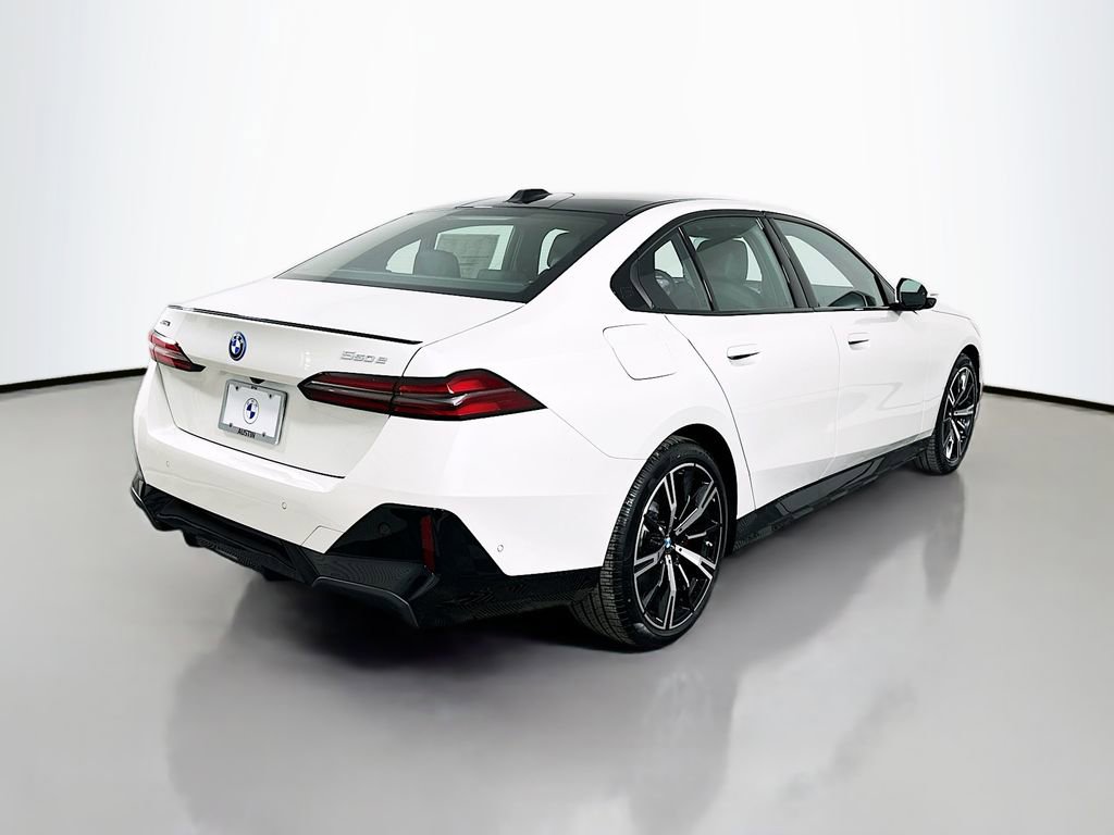 Used 2026 BMW 550e xDrive image 5