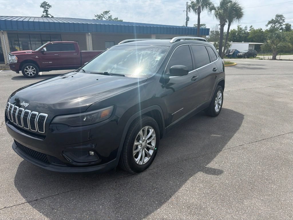 Used 2019 Jeep Cherokee Latitude w/ Popular Appearance Group FWD image 2