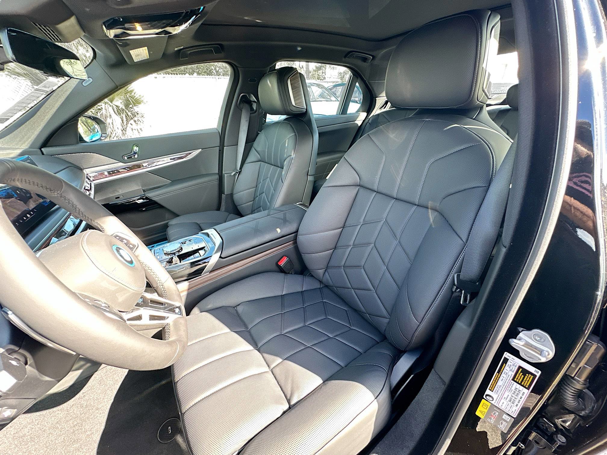 New 2026 BMW 750e xDrive image 15