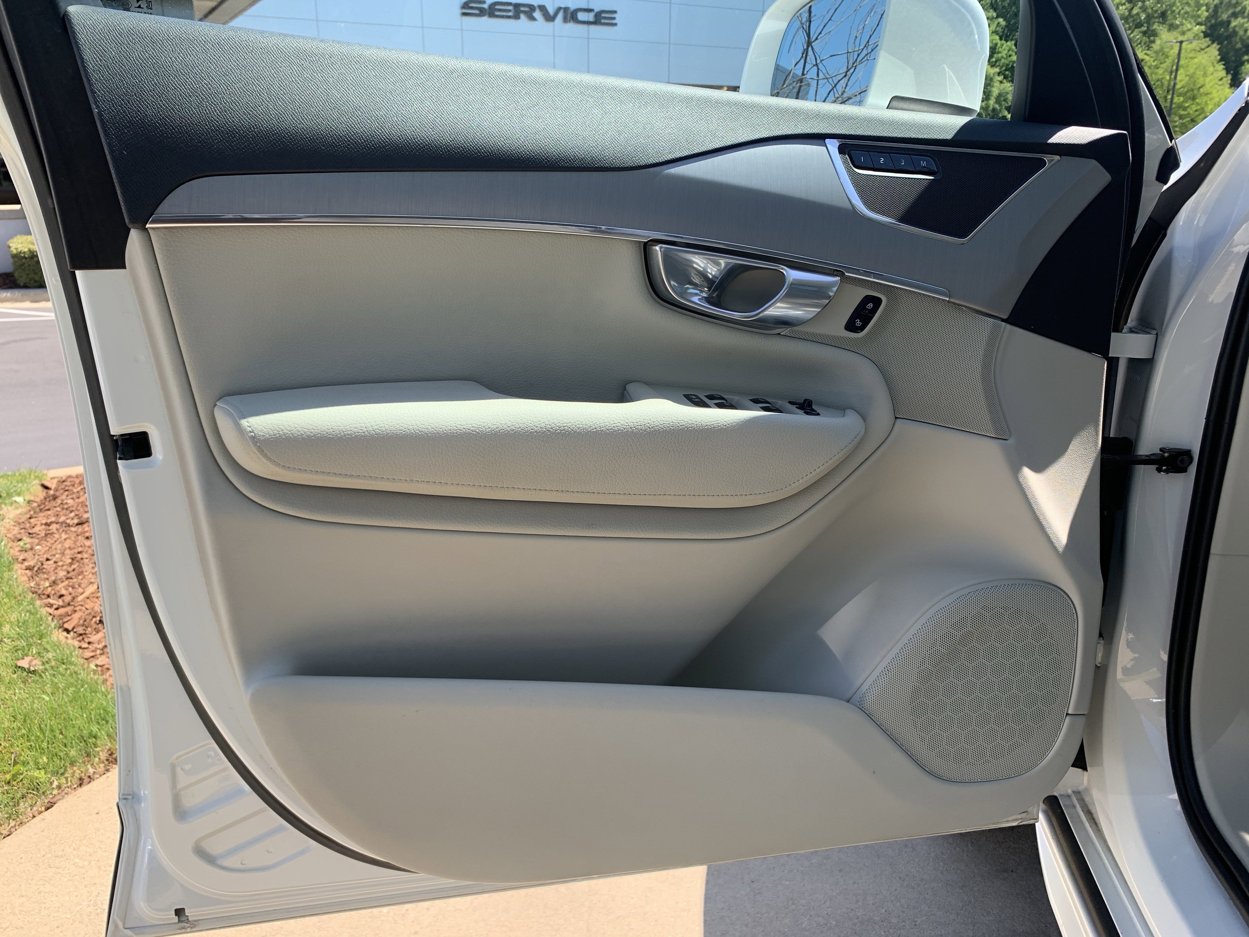 Used 2022 Volvo XC90 T5 Momentum w/ Climate Package FWD image 14