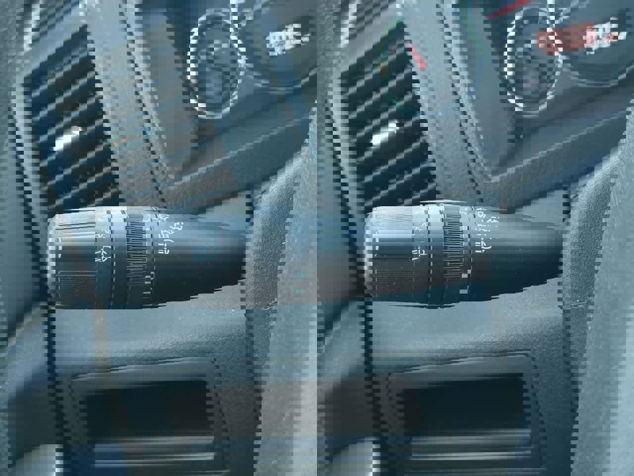 Used 2010 Jeep Grand Cherokee Laredo image 25