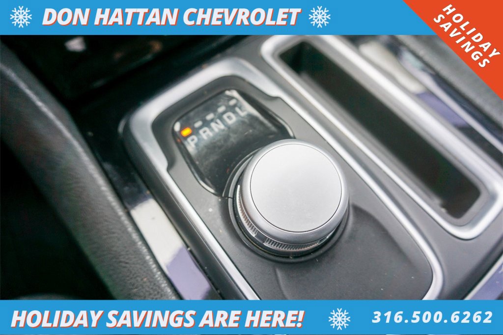 Used 2023 Chrysler 300 Touring w/ Sport Appearance Package image 12