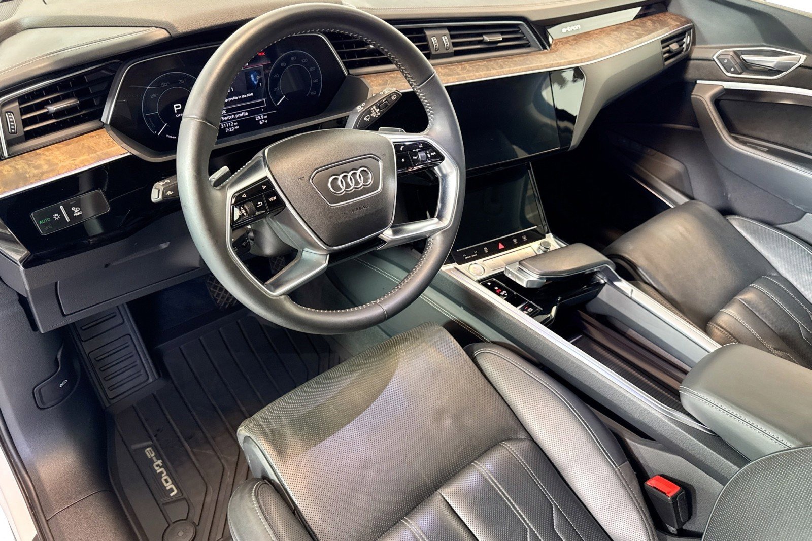 Used 2019 Audi e-tron Prestige w/ Prestige Package image 9