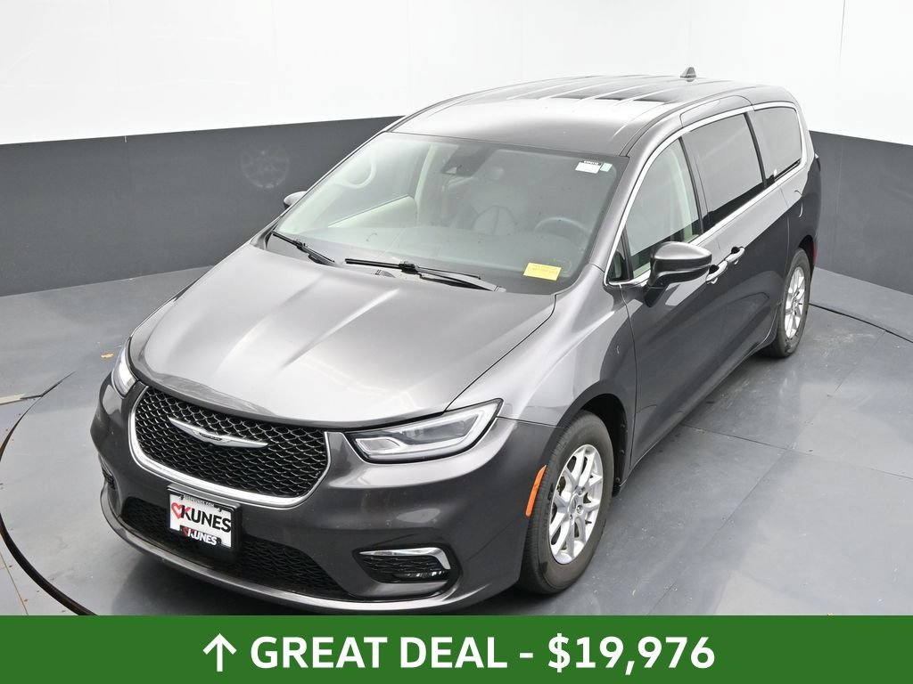 Used 2023 Chrysler Pacifica Touring-L FWD image 36