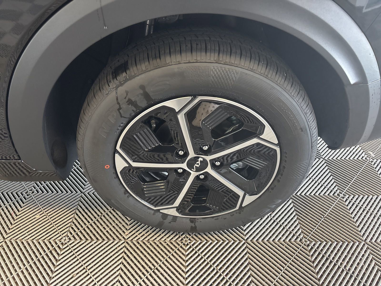 New 2025 Kia Niro EX image 9