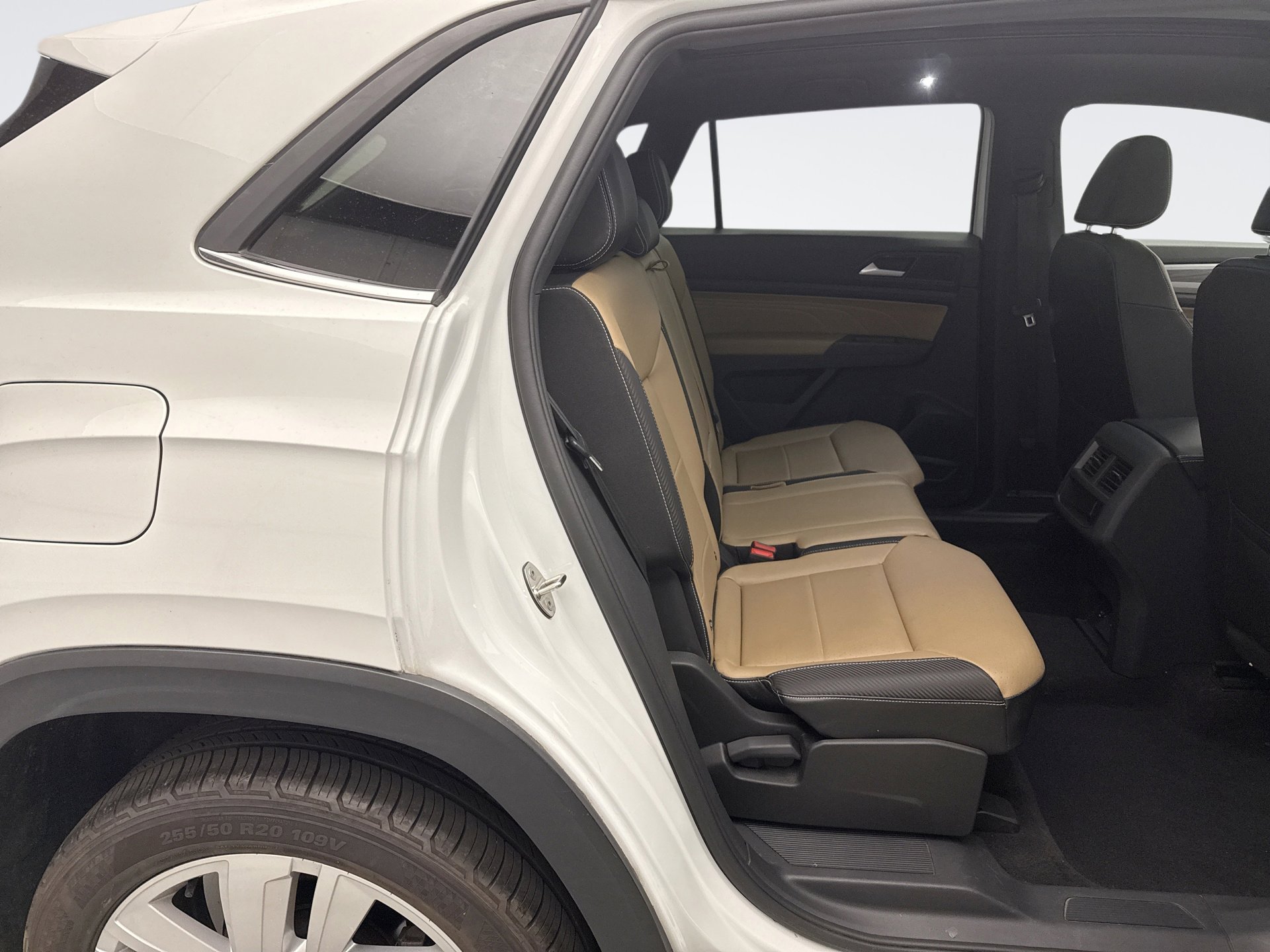 Used 2022 Volkswagen Atlas Cross Sport SE w/ Panoramic Sunroof Package image 19