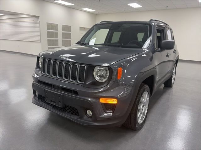 Used 2022 Jeep Renegade Latitude AWD/4WD image 3