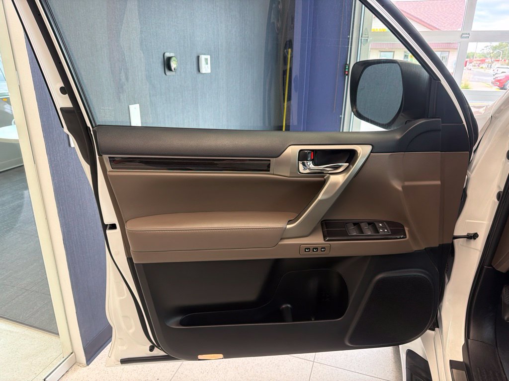 Used 2020 Lexus GX 460 Premium w/ Premium Package AWD/4WD image 13