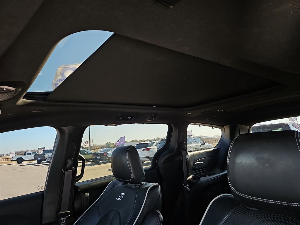 Used 2024 Chrysler Pacifica Limited w/ S Appearance Package image 21