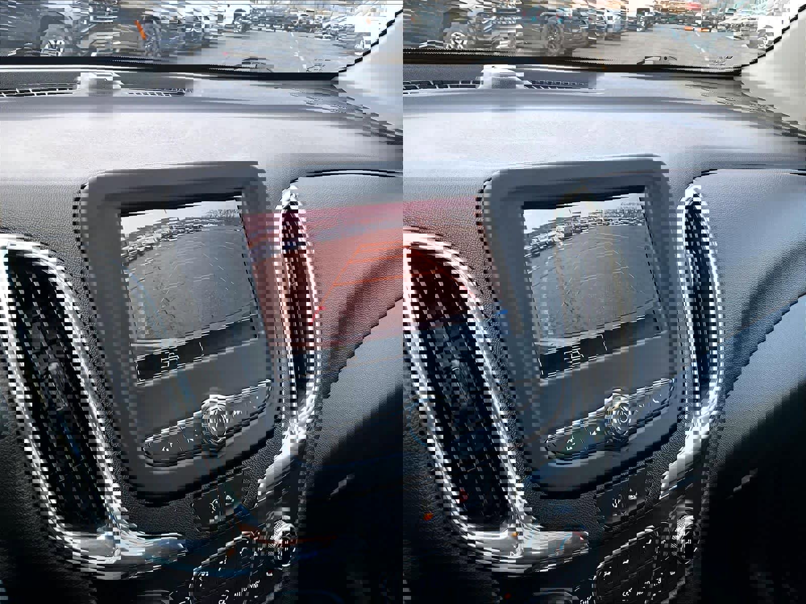 Used 2023 Chevrolet Equinox LT image 18