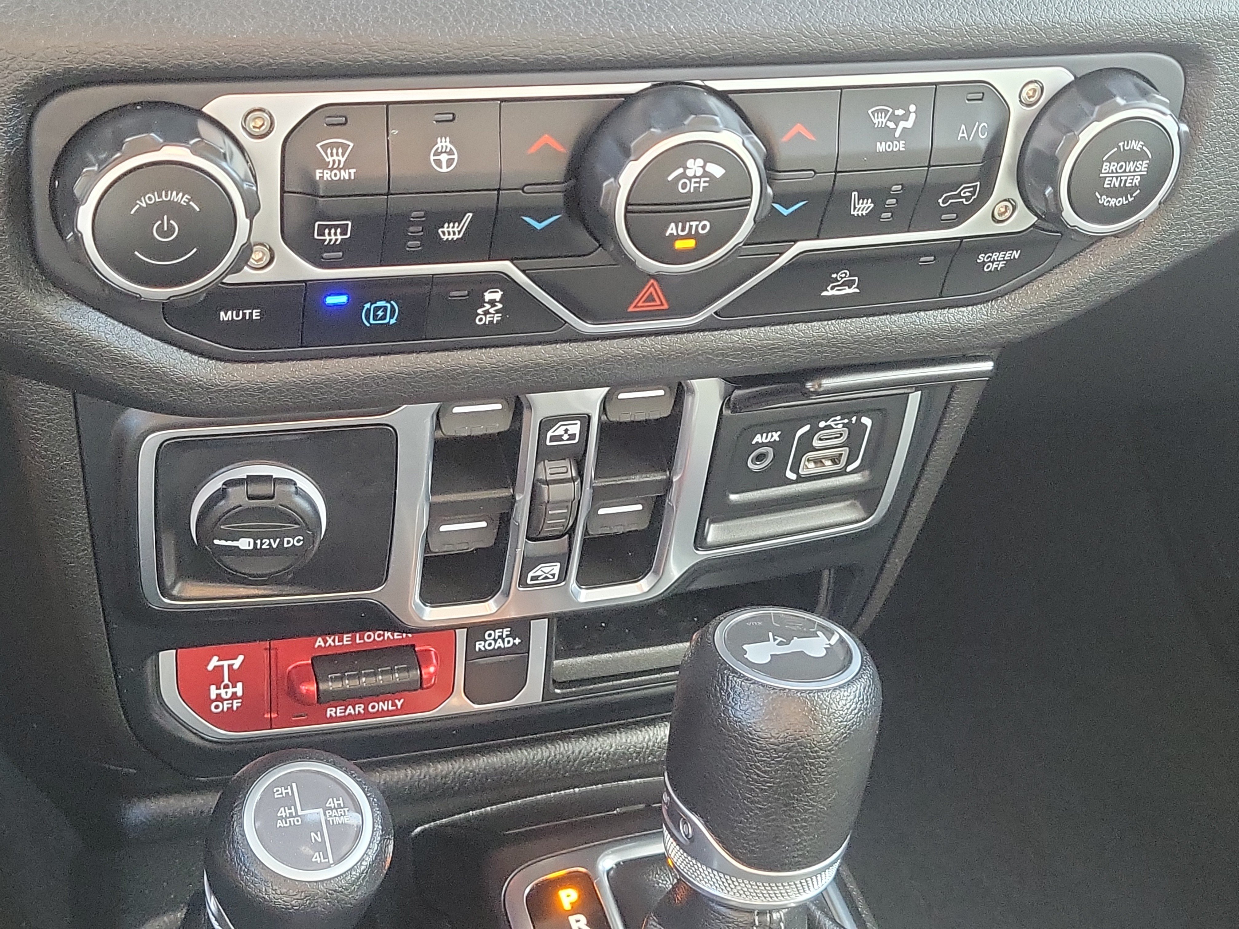 Used 2024 Jeep Wrangler Unlimited AWD/4WD image 25