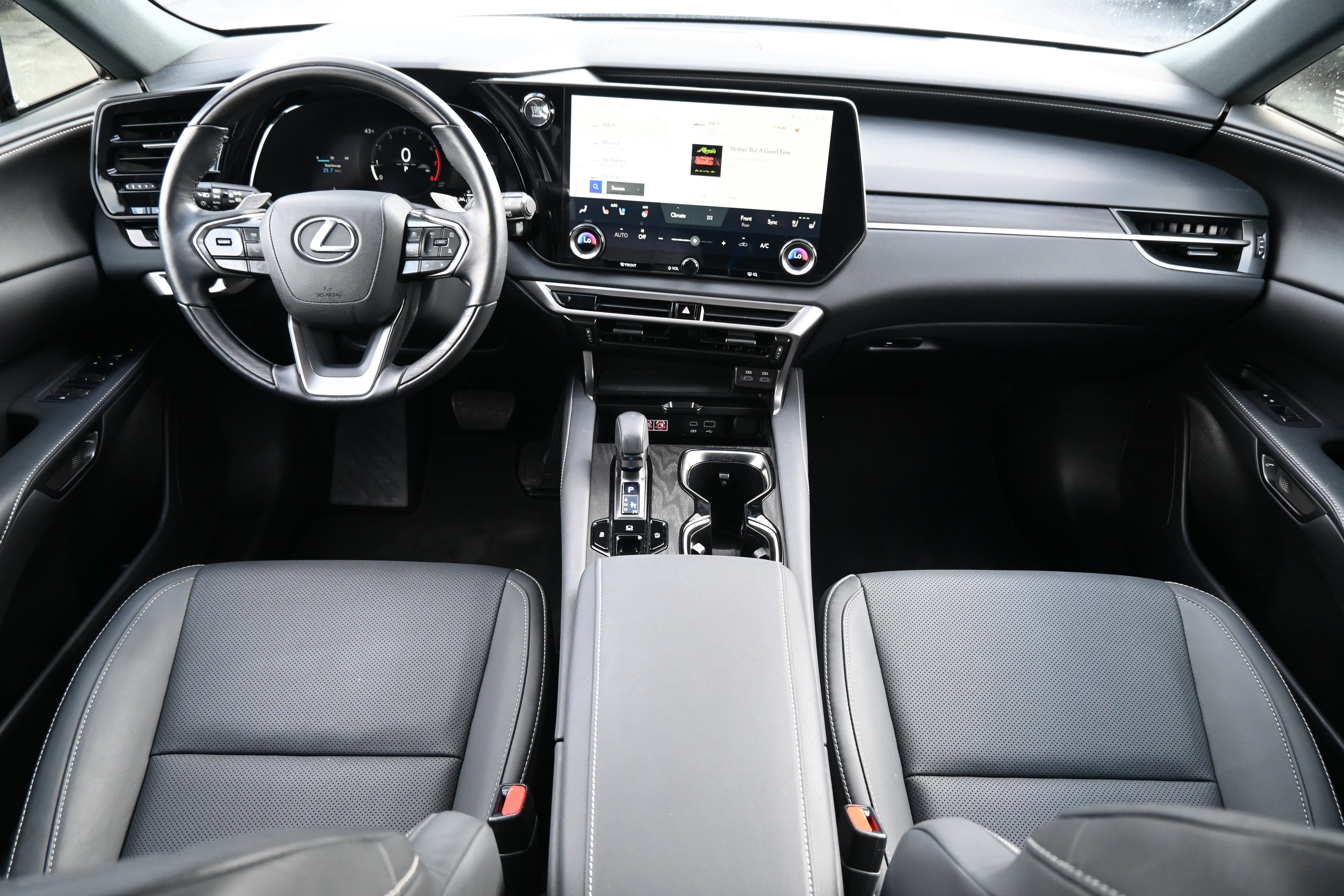 Used 2025 Lexus RX 350 Premium w/ Accessory Package (Z1) image 3