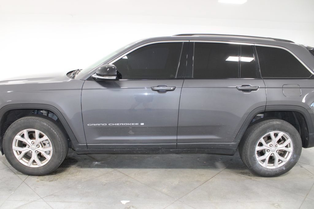 Used 2022 Jeep Grand Cherokee Limited AWD/4WD image 6