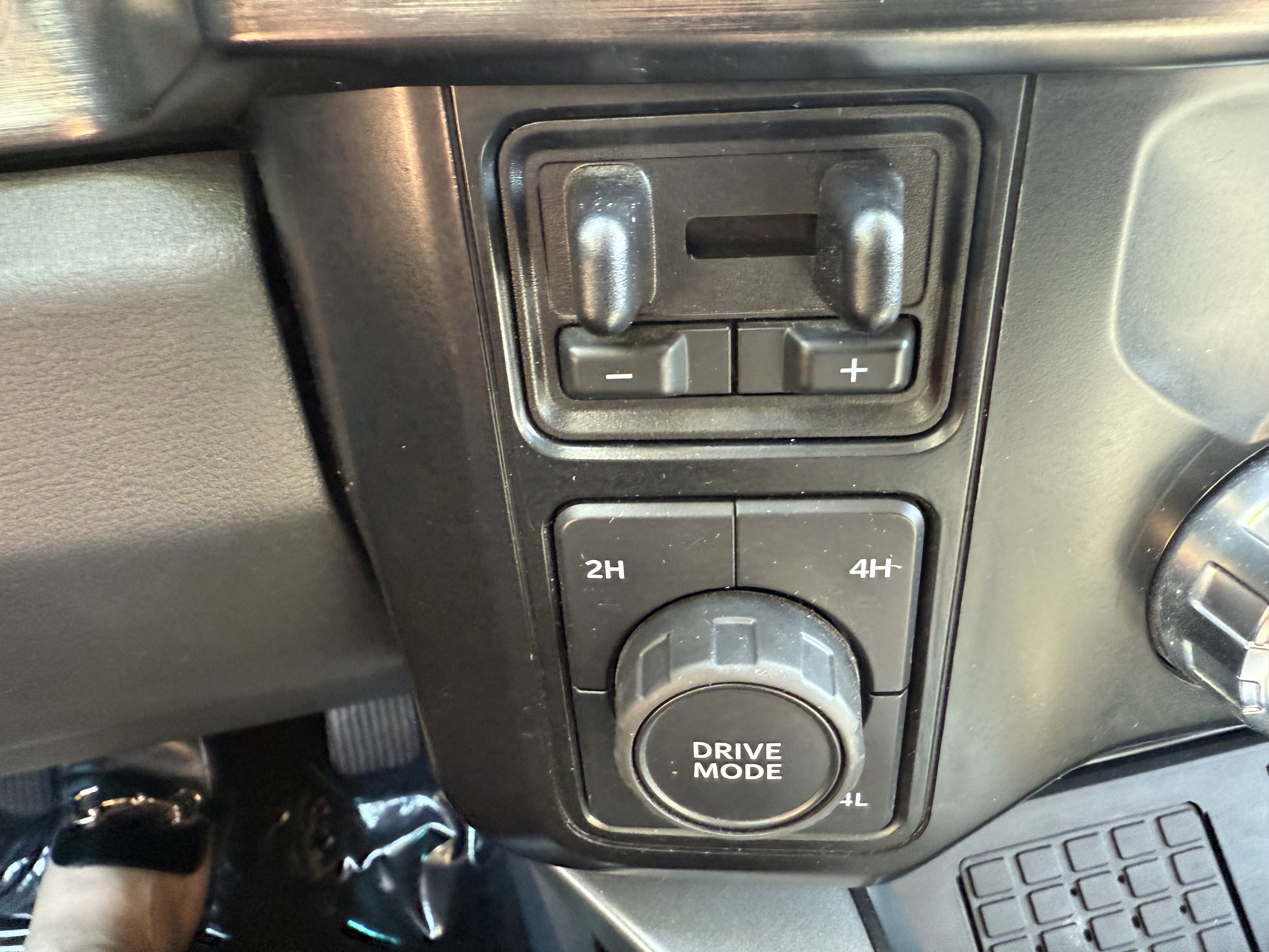 Used 2024 Ford F250 Lariat w/ Lariat Ultimate Package image 43