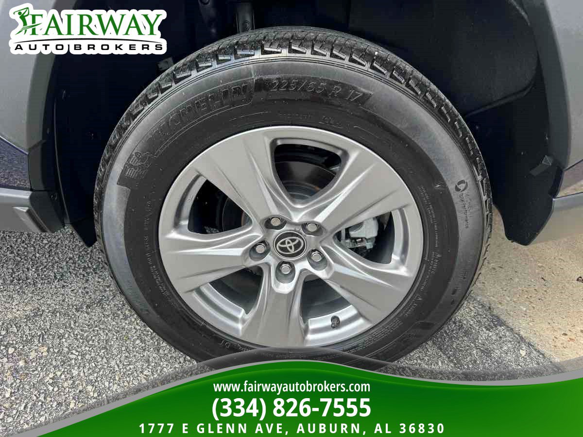 Used 2023 Toyota RAV4 XLE w/ Convenience Package FWD image 33