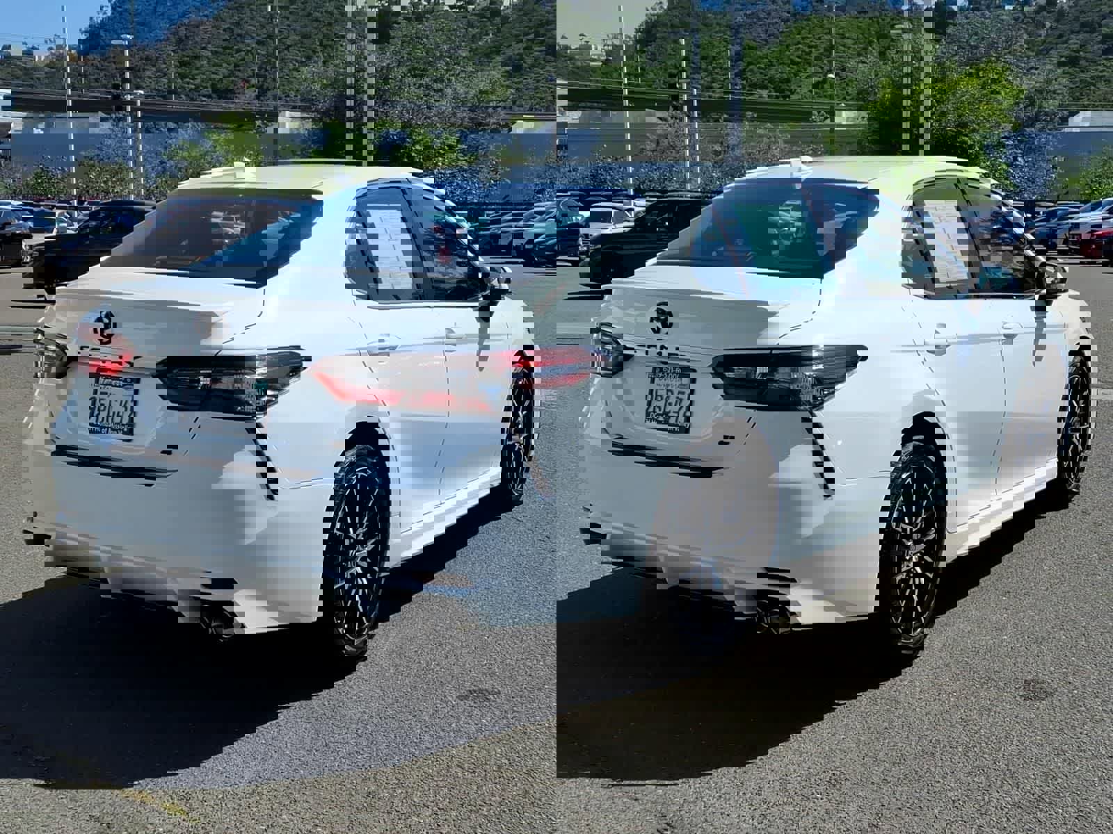 Used 2023 Toyota Camry SE image 4