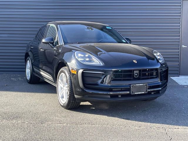 Certified 2025 Porsche Macan image 10
