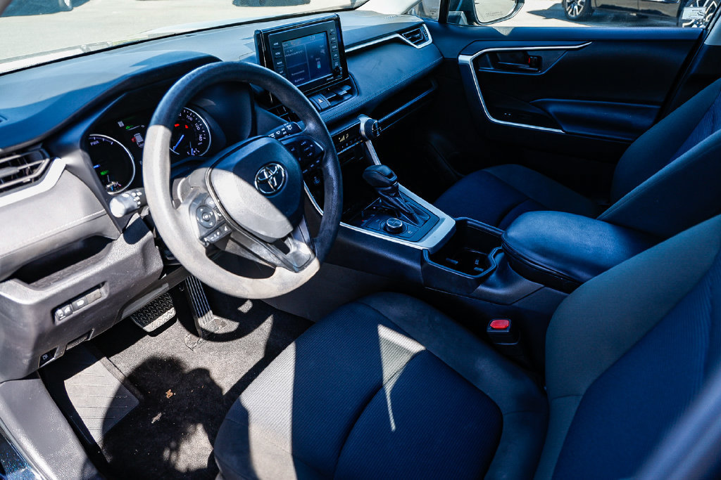 Used 2022 Toyota RAV4 LE AWD/4WD image 8