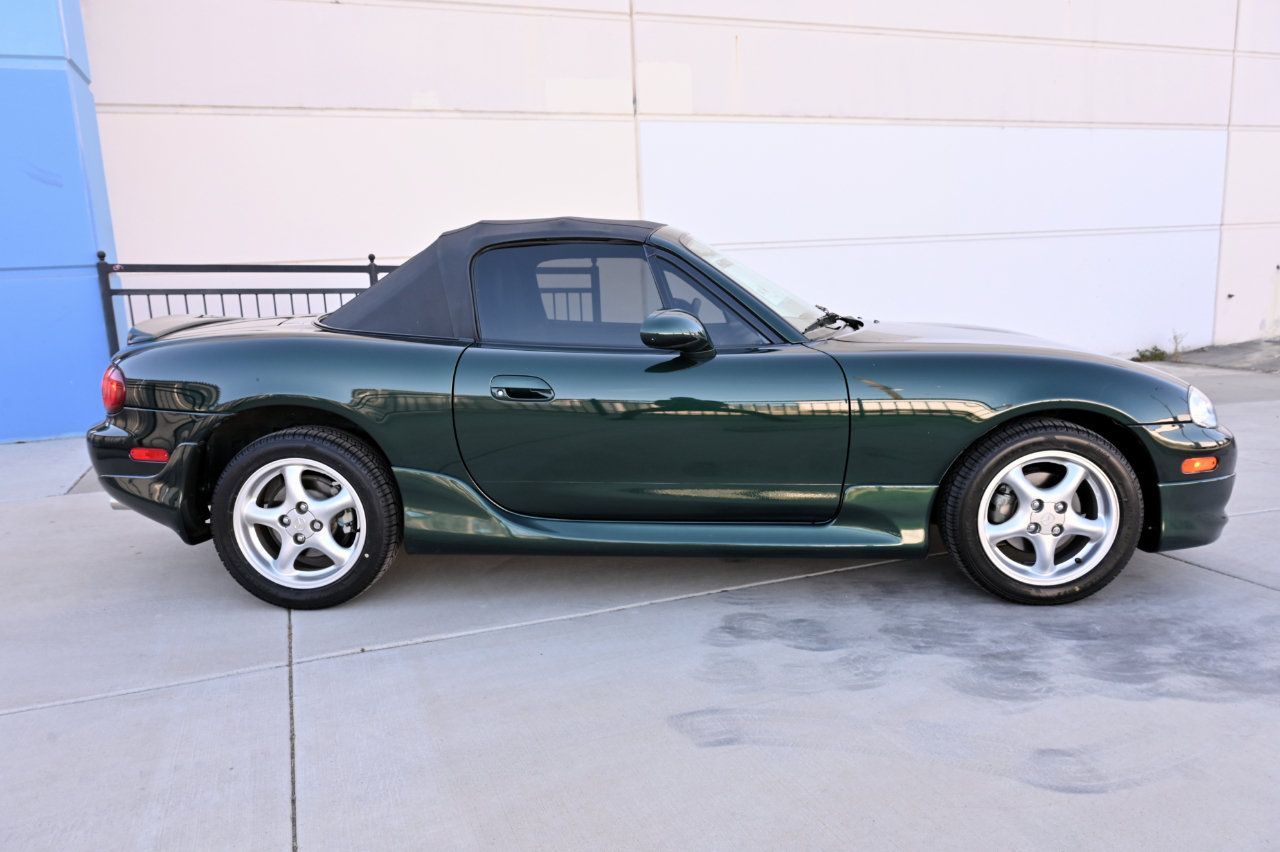 Used 2002 MAZDA MX-5 Miata RWD image 13