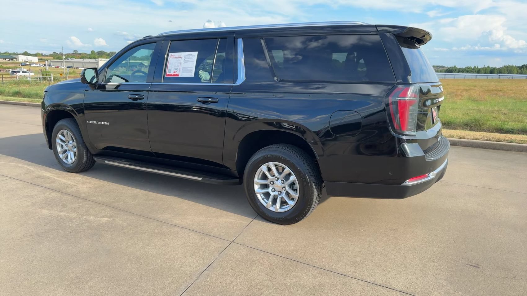Used 2025 Chevrolet Suburban LT AWD/4WD image 7