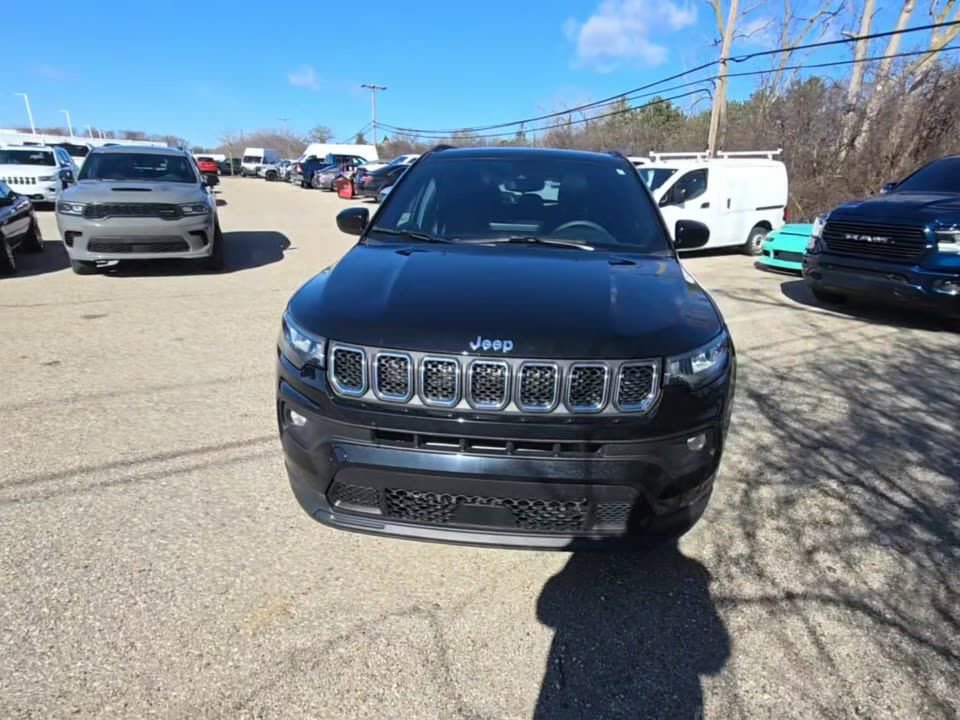 Used 2024 Jeep Compass Latitude w/ Sun and Sound Group image 5