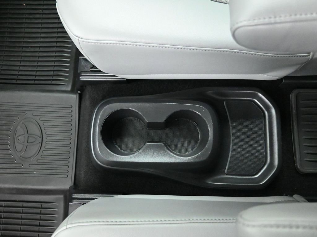 Used 2023 Toyota Highlander Limited image 33